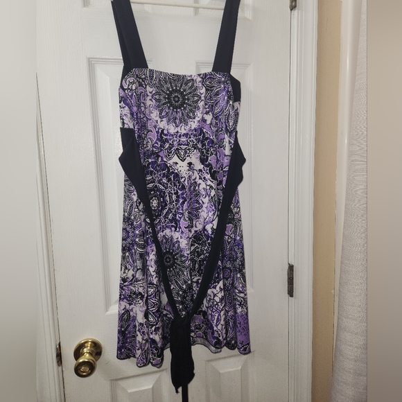 Medium Speechless Dress - Picture 2 of 3